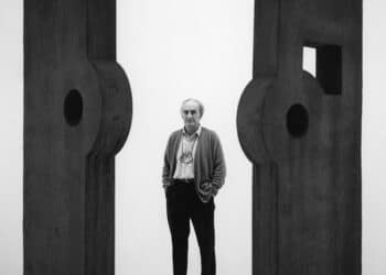 Eduardo Chillida con Homenaje a Balenciaga 1990. Photo Galerie Lelong - Michel Nguyen
