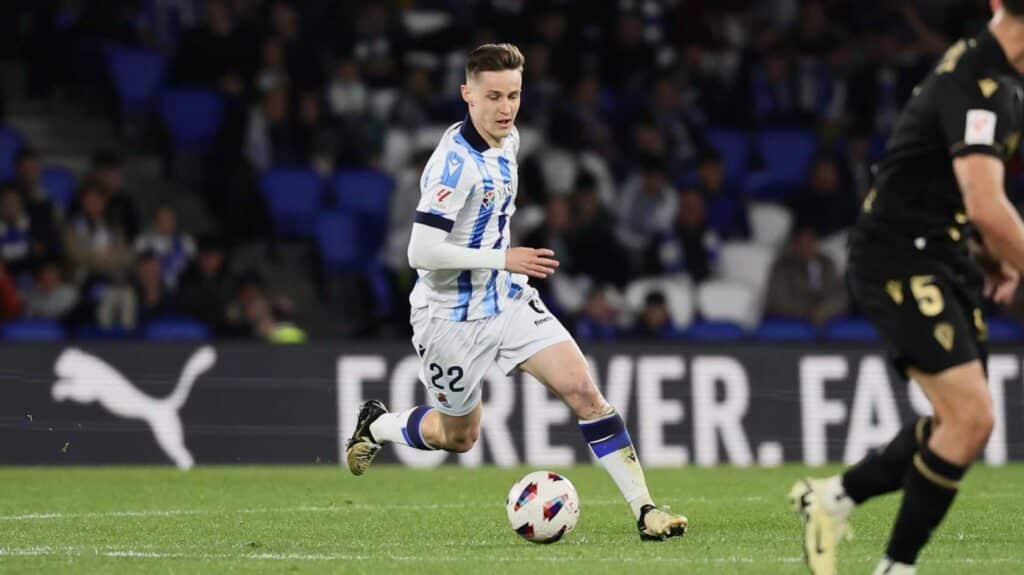 Una Real solvente supera a un Cádiz endeble (2-0) 2 GIviEbfXQAA2l5e Una Real solvente supera a un Cádiz endeble (2-0)