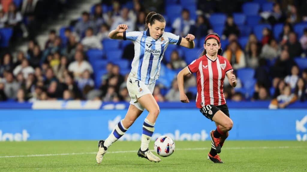El Athletic se lleva el derbi vasco y pone distancia con la Real Sociedad (0-1) 2 GJYFdTWWwAE qya El Athletic se lleva el derbi vasco y pone distancia con la Real Sociedad (0-1)