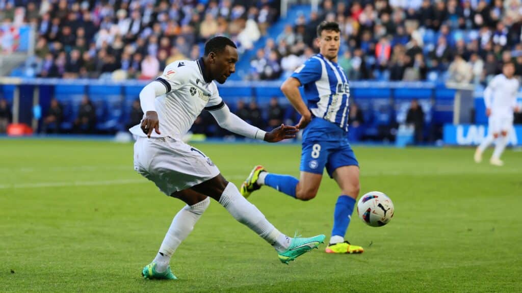 Pacheco instala en Europa a la Real (0-1) 2 GKBMFi6XwAAly h Pacheco instala en Europa a la Real (0-1)