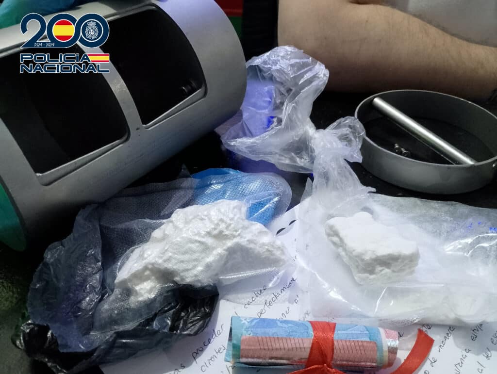 IMG 20240216 213933 Interceptados 125 kilos de coca en una furgoneta con matrícula alemana y conductor británico en la frontera de Irun