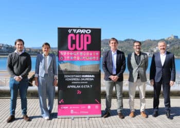 Presentación esta mañana de la Liga FC Pro Cup en el ayuntamiento donostiarra. Foto: Fomento SS
