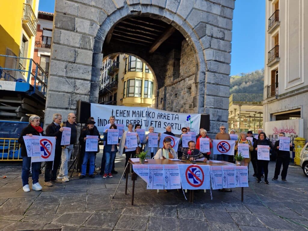 Movilizaciones contra el "desmantelamiento" de Osakidetza este sábado en las 3 capitales vascas 20 OPA Tolosa Movilizaciones contra el "desmantelamiento" de Osakidetza este sábado en las 3 capitales vascas