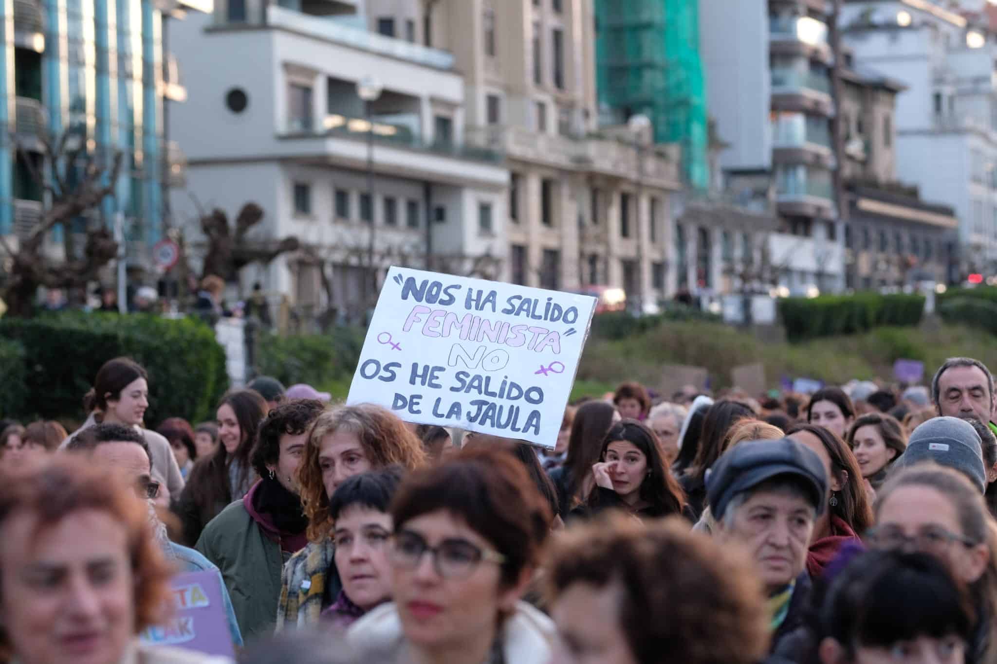 WhatsApp Image 2024 03 08 at 19.05.43 - Multitudinaria manifestación del 8M en San Sebastián