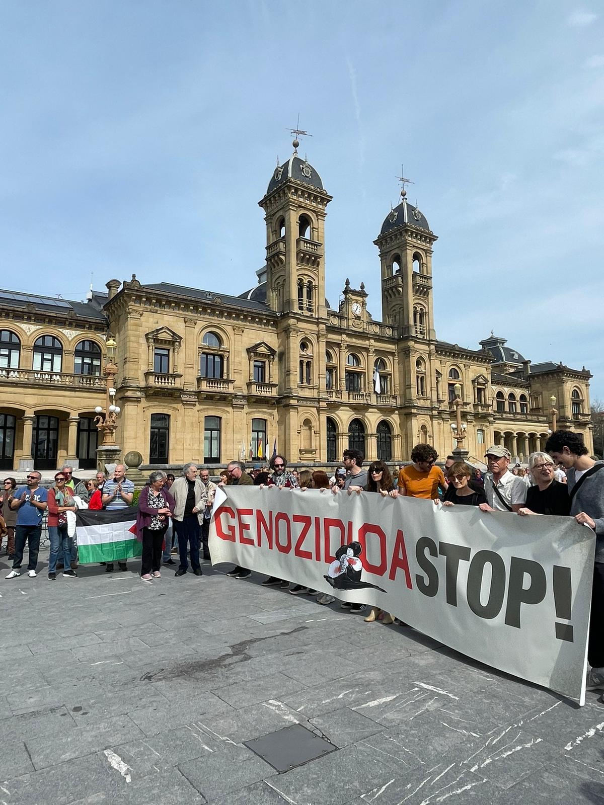 WhatsApp Image 2024 03 17 at 09.50.32 4 - Clamor en Donostia contra el "genocidio" de Gaza en la convocatoria de la cultura vasca