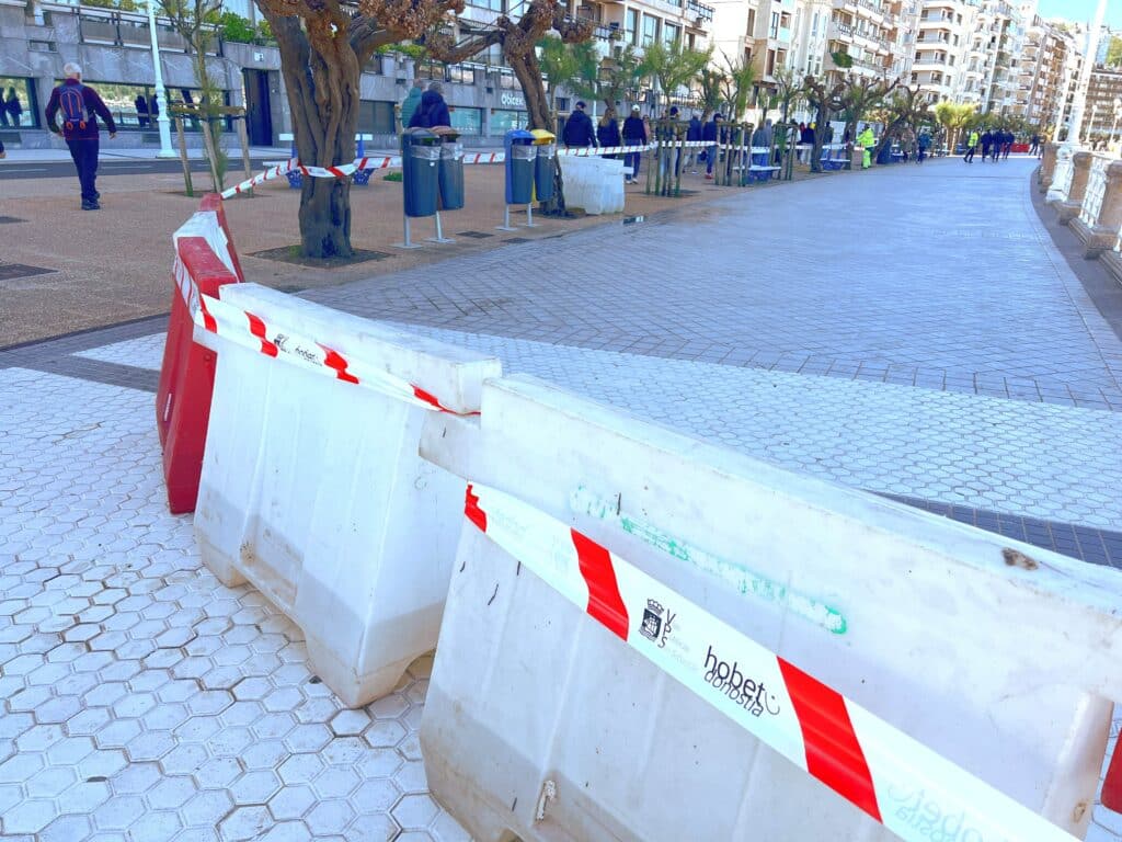 Baldosas Concha Comienza la renovación de las baldosas del Paseo de La Concha