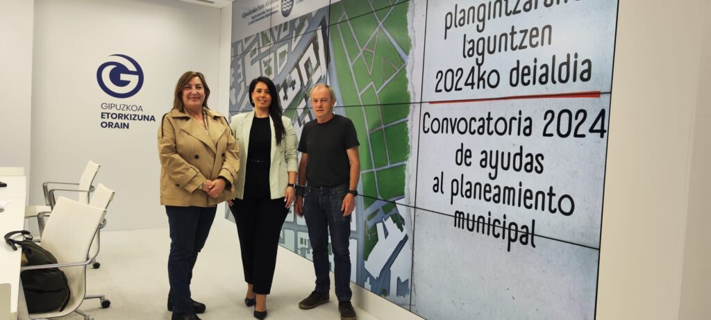 Los municipios pequeños de Gipuzkoa recibirán ayudas para su planeamiento urbanístico 13 Maite Arana Azahara Dominguez eta Jon Gorrotxategi Los municipios pequeños de Gipuzkoa recibirán ayudas para su planeamiento urbanístico