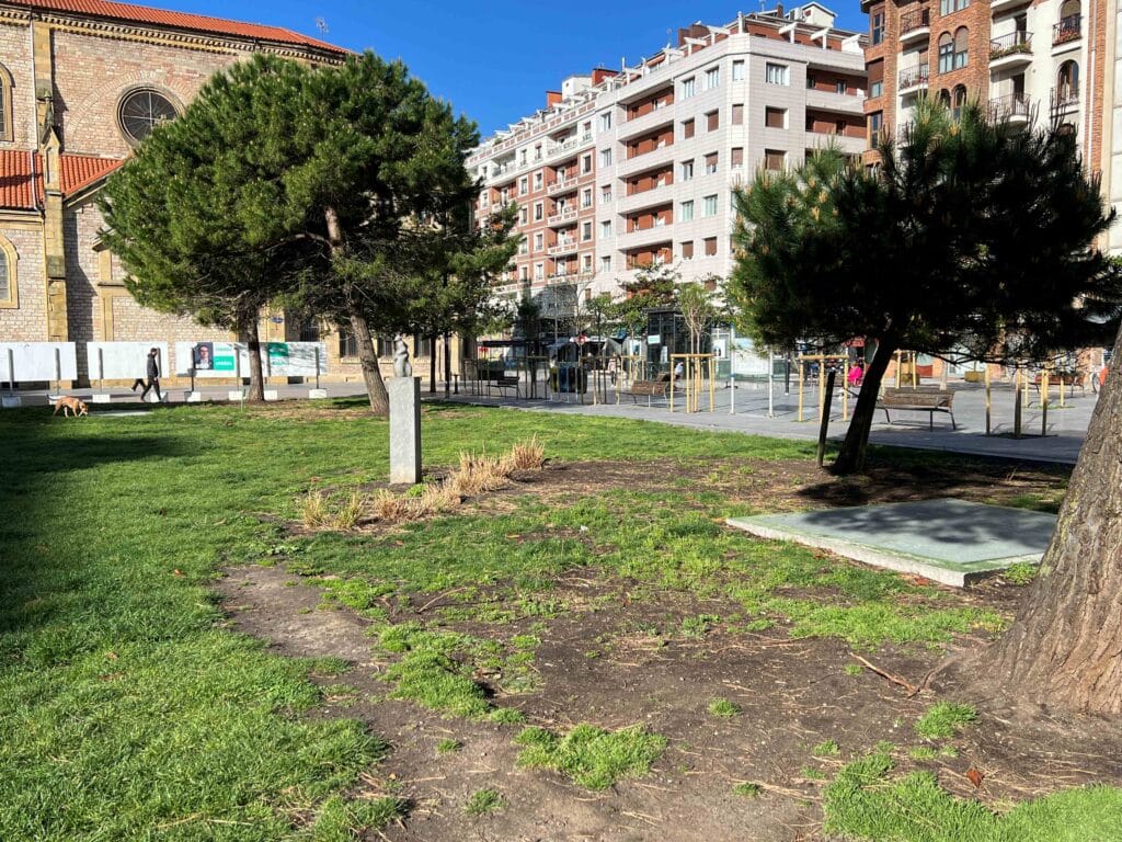 Plaza Cataluna Cesped El cesped de la Plaza Cataluña (Gros) será regenerado