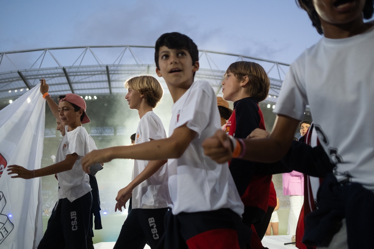 XE4S7972 Recogida de firmas por la participación de los benjamines en la Donosti Cup