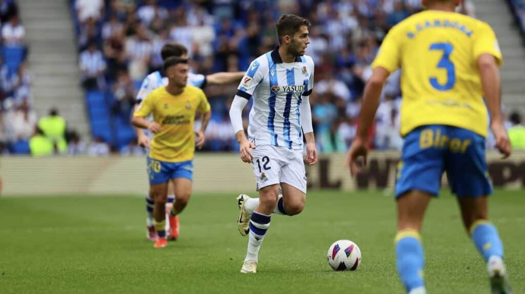 Victoria práctica y sin lujos de la Real Sociedad sobre la UD Las Palmas (2-0) 2 GMvUZc4WMAAeVCm Victoria práctica y sin lujos de la Real Sociedad sobre la UD Las Palmas (2-0)