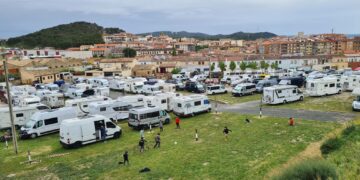 Encuentro de campers y autocaravanas 'KDD Furgovw' celebrado en Tafalla del 3 al 5 de mayo. Foto: DonostiTik