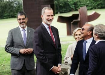 El Rey Felipe visita Chillida Leku con motivo de la exposición de Telefónica en el Centenario de Chillida. Fotos: Santiago Farizano