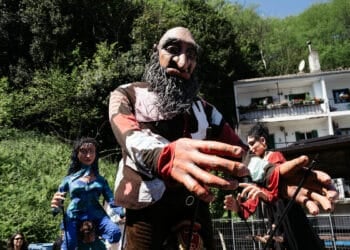 Marionetas gigantes el sábado en el Pasaia Itsas Festibala. Foto: Santiago Farizano