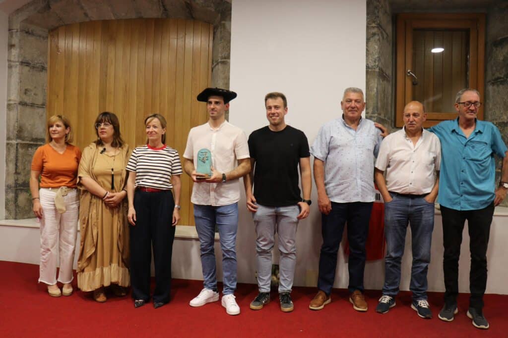 Jokin Altuna El tricampeón del manomanista Jokin Altuna, homenajeado en Amezketa