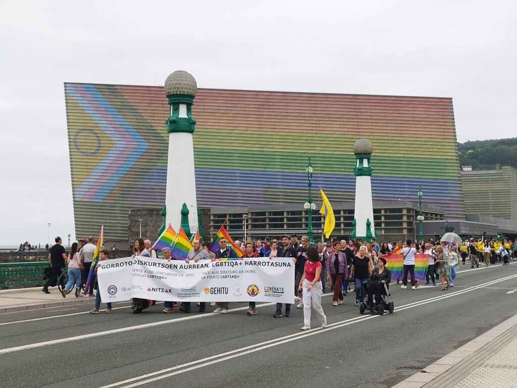 Cientos de personas se manifiestan en Donostia por el colectivo LGTBI y contra los discursos del odio 2 WhatsApp Image 2024 06 28 at 19.47.00 Cientos de personas se manifiestan en Donostia por el colectivo LGTBI y contra los discursos del odio
