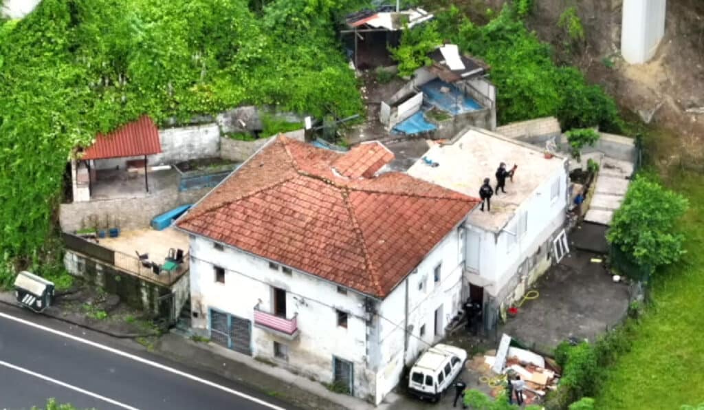 drogas (Vídeo) Diez detenidos, uno agente de la Ertzaintza, por tráfico de drogas en Bizkaia y Cantabria