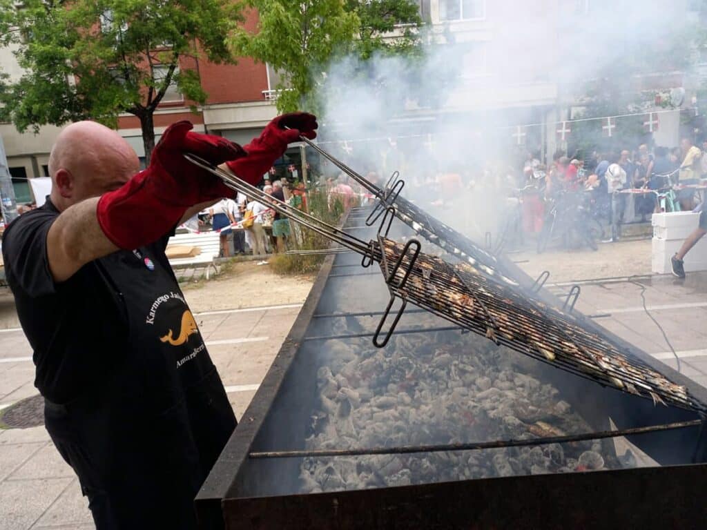 Sardinada Amara Berri La asociación vecinal de Amara Berri celebrará su 30º cumpleaños en plenas fiestas del Carmen