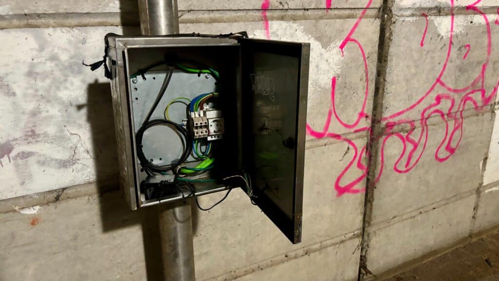 camara3 Cámaras dañadas en el túnel ciclista de Morlans