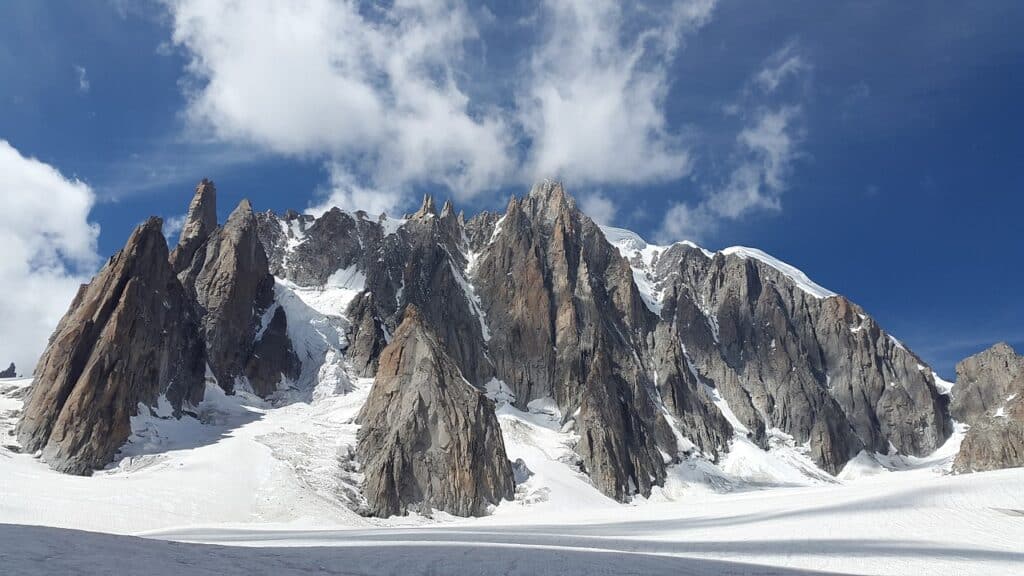 mont blanc du tacul 1602762 1280 Familiares de los alpinistas fallecidos se desplazan a Chamonix para repatriar los cuerpos