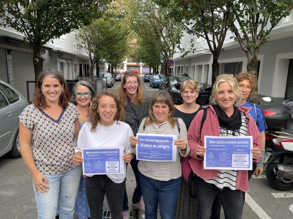 Martutene Morea Batzordea Foto Horizontal Martutene implica a bares, comercios y feriantes contra las agresiones sexistas