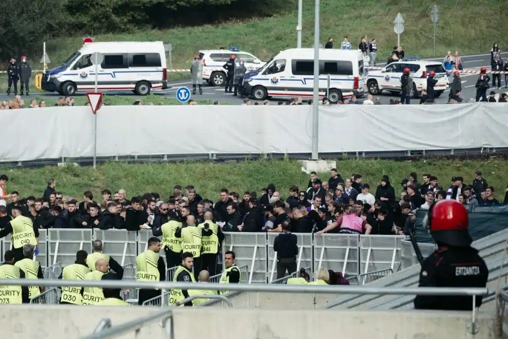 Anderlechtultima Sanción al Anderlecht: tres partidos sin vender entradas a su afición por los incidentes en Anoeta