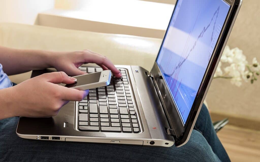 telework 6756530 1280 Alertan de una estafa de 'phishing' realizada a estudiantes de la UPV