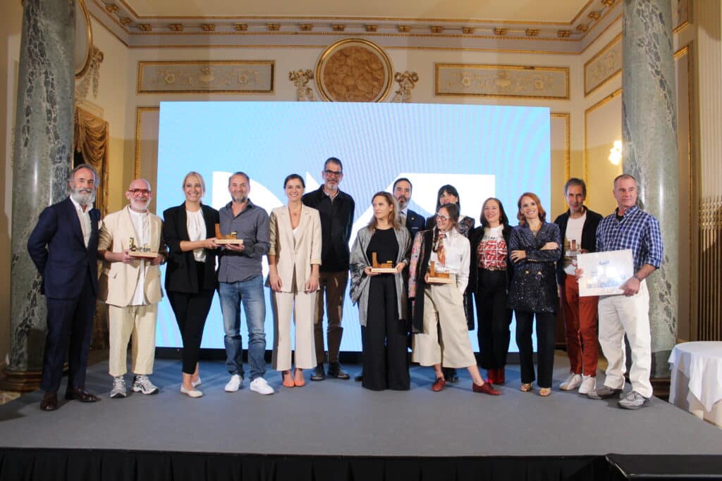 FOTO FAMILIA Siete comercios donostiarras premiados por su buen trabajo