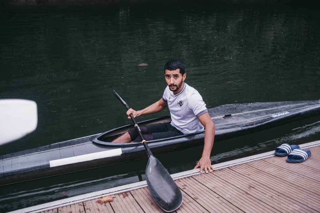 XE4S0877 La comunidad de Donostia Kayak se vuelca con Walid: "Quiero conseguir los papeles y un trabajo. ¿Por qué no?"