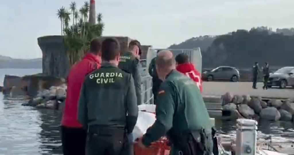 Localizan un cadáver en el mar entre Zumaia y Getaria 2 guardia civil Localizan un cadáver en el mar entre Zumaia y Getaria