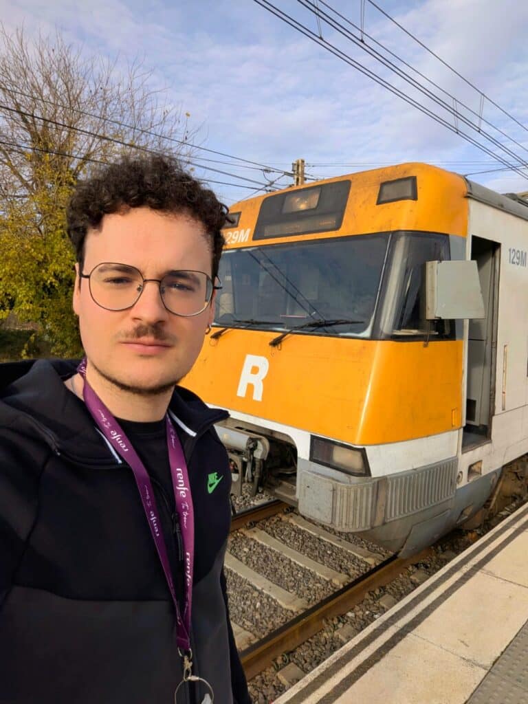 WhatsApp Image 2024 12 05 at 16.28.48 Iñaki, el joven de Errenteria que vendió su colección de trenes para convertirse en maquinista