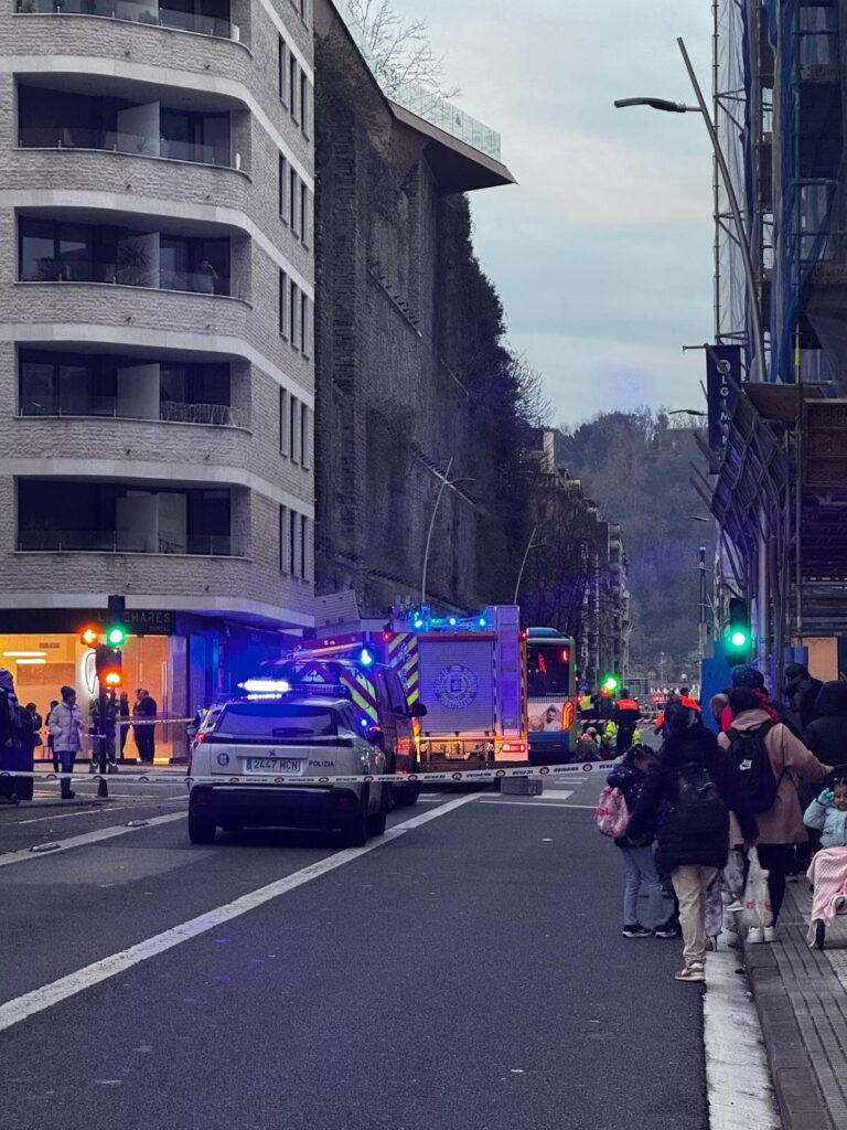 WhatsApp Image 2024 12 11 at 17.25.36 El conductor de un patinete, atropellado por un autobús en la calle Easo de Donostia