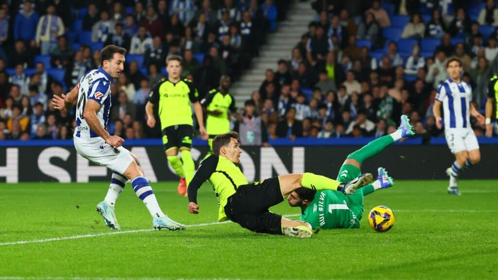 La Real Sociedad gana con autoridad al Betis (2-0) 2 gol La Real Sociedad gana con autoridad al Betis (2-0)