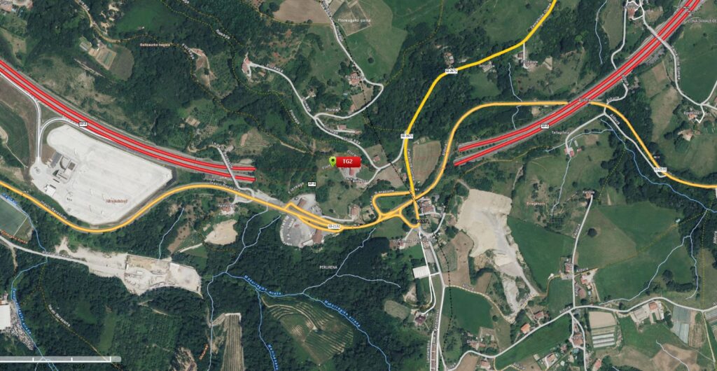 Astigarraga Cortada la AP-8 en Astigarraga por un accidente con tres camiones implicados