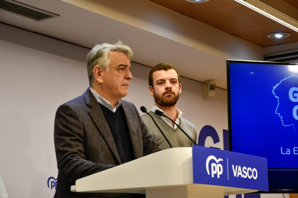 JavierDeAndres El PP analiza si la cesión de un palacete en París al PNV puede ser financiación irregular