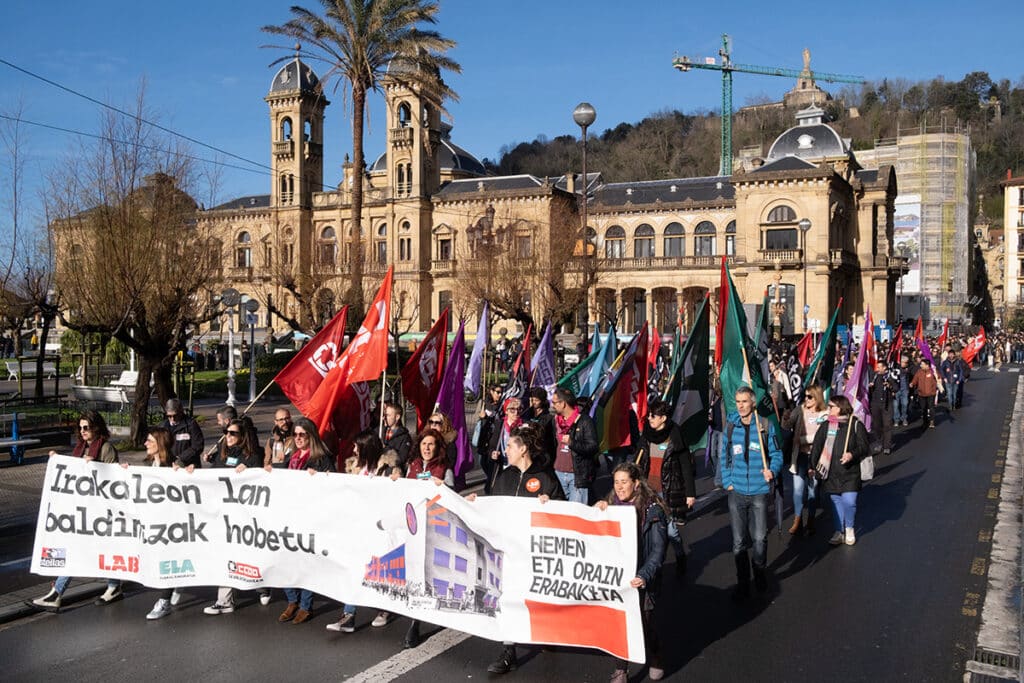 Manifestacion educacion 1 Manifestacion educacion 1 Miles de personas se manifiestan en Donostia en la segunda jornada de huelga de la Educación Pública Vasca
