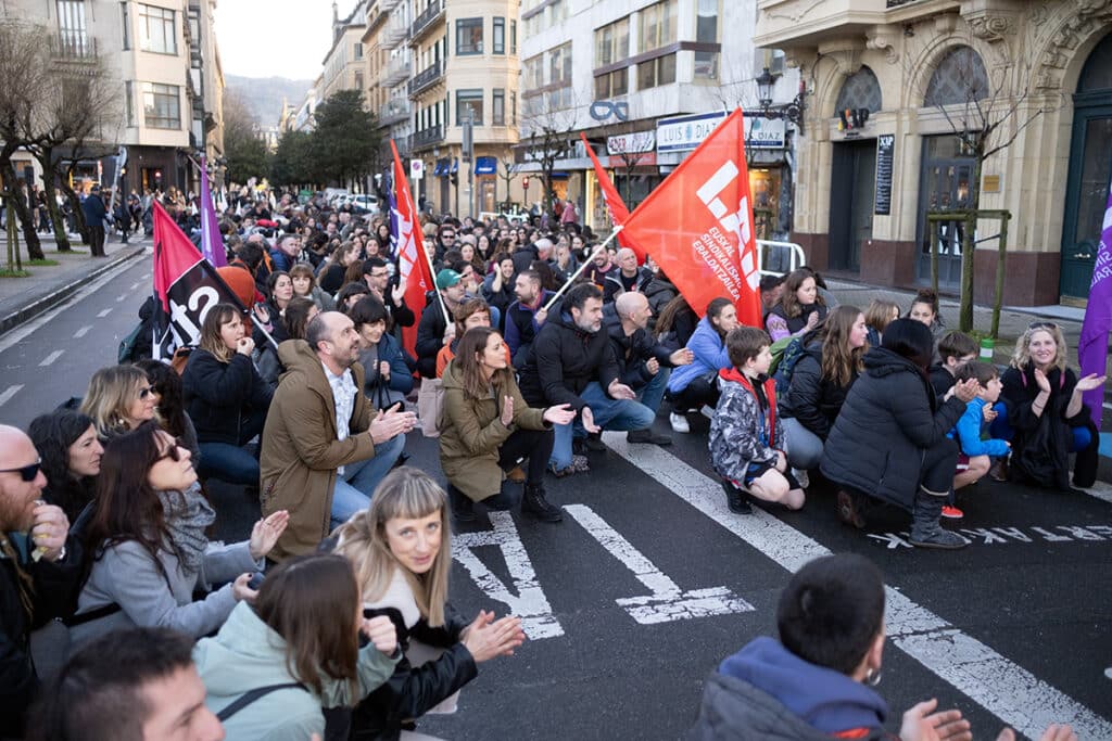 Cinco días más de huelga en la Educación Pública Vasca: 25, 26 y 27 de marzo y 1 y 2 de abril 2 Manifestacion educacion 2 Cinco días más de huelga en la Educación Pública Vasca: 25, 26 y 27 de marzo y 1 y 2 de abril