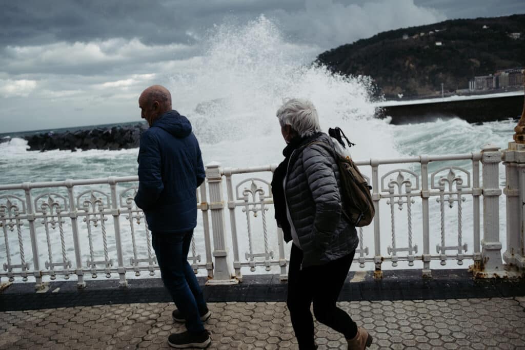 Temporal y alerta naranja por impacto de ola en la costa este viernes 2 XE4S9186 Temporal y alerta naranja por impacto de ola en la costa este viernes
