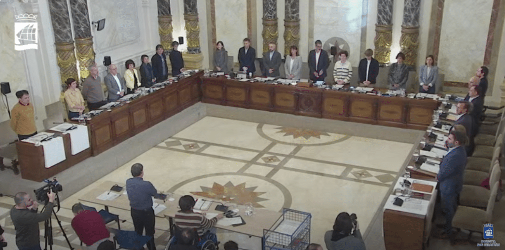 Screenshot 2025 02 27 10.16.27 Un minuto de silencio en el pleno por la última agresión sexual denunciada en Donostia