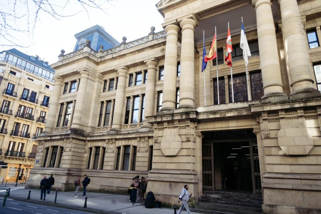 Audiencia Provincial 01 Juzgan a dos acusados de intentar matar a un hombre en Tolosa