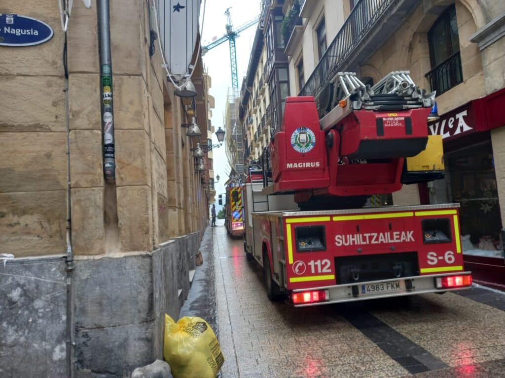 Bomberos parte vieja Diputación pagará 2,7 millones al Ayuntamiento por el servicio de bomberos para Lasarte, Usurbil, Hernani, Astigarraga, Urnieta y oeste de Pasaia