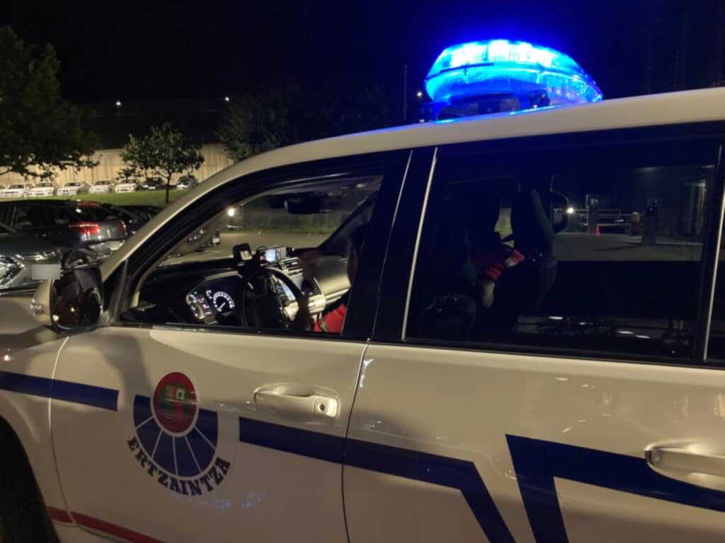 Ertzaintza noche Dos detenidos in fraganti mientras quemaban contenedores en Tolosa