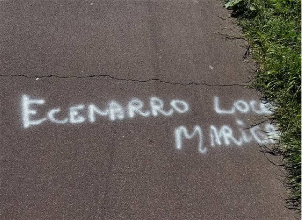 El alcalde de Ordizia denuncia una pintada homófoba contra él en un bidegorri 2 Adur pintada El alcalde de Ordizia denuncia una pintada homófoba contra él en un bidegorri