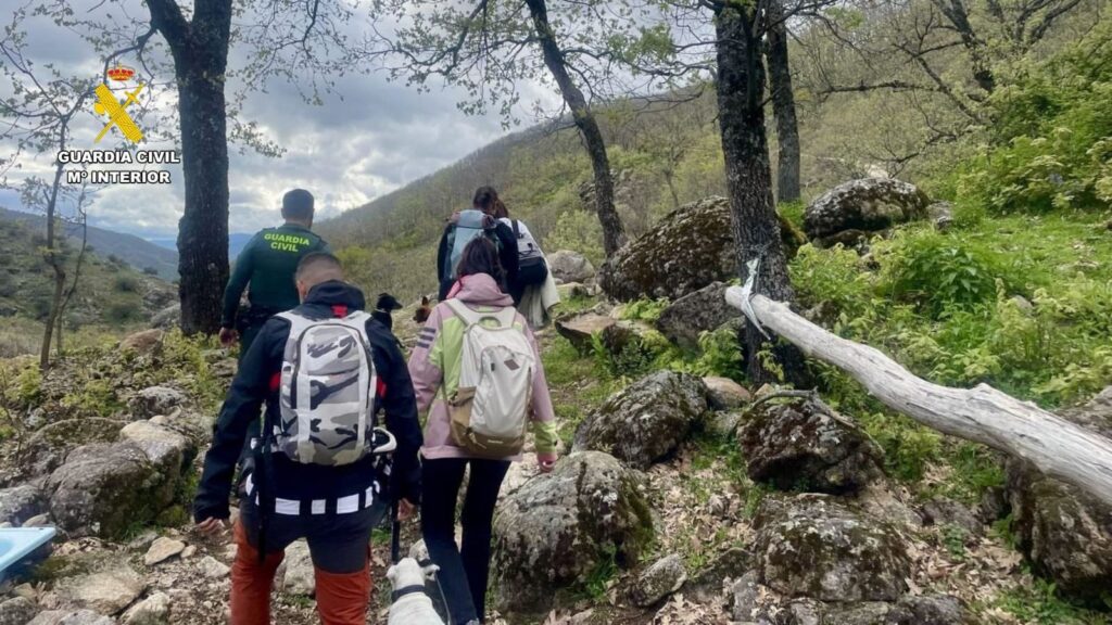 Garganta Rescatan a senderistas gipuzkoanos perdidos en la Garganta de los Infiernos (Cáceres)