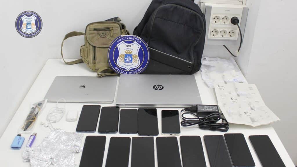 WhatsApp Image 2025 04 07 at 13.58.16 Dos detenidos en Donostia por el robo de 20 móviles y dos ordenadores portátiles