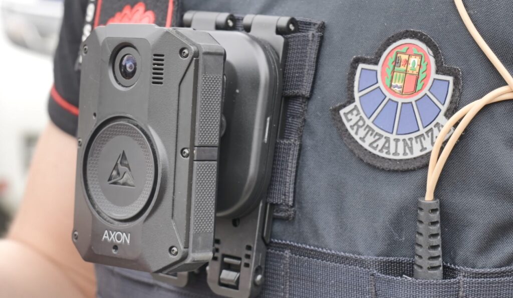 bodycam La Ertzaintza avanza en Gipuzkoa con la implantación de cámaras personales
