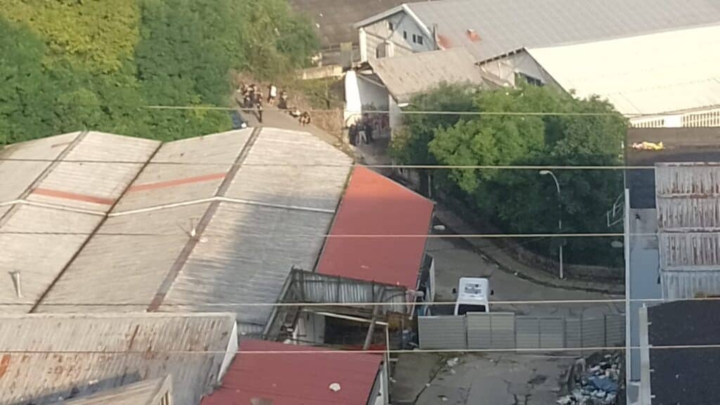 WhatsApp Image 2025 06 10 at 08.22.13 Varios identificados tras una pelea en los pabellones de Zardoya Otis en Herrera