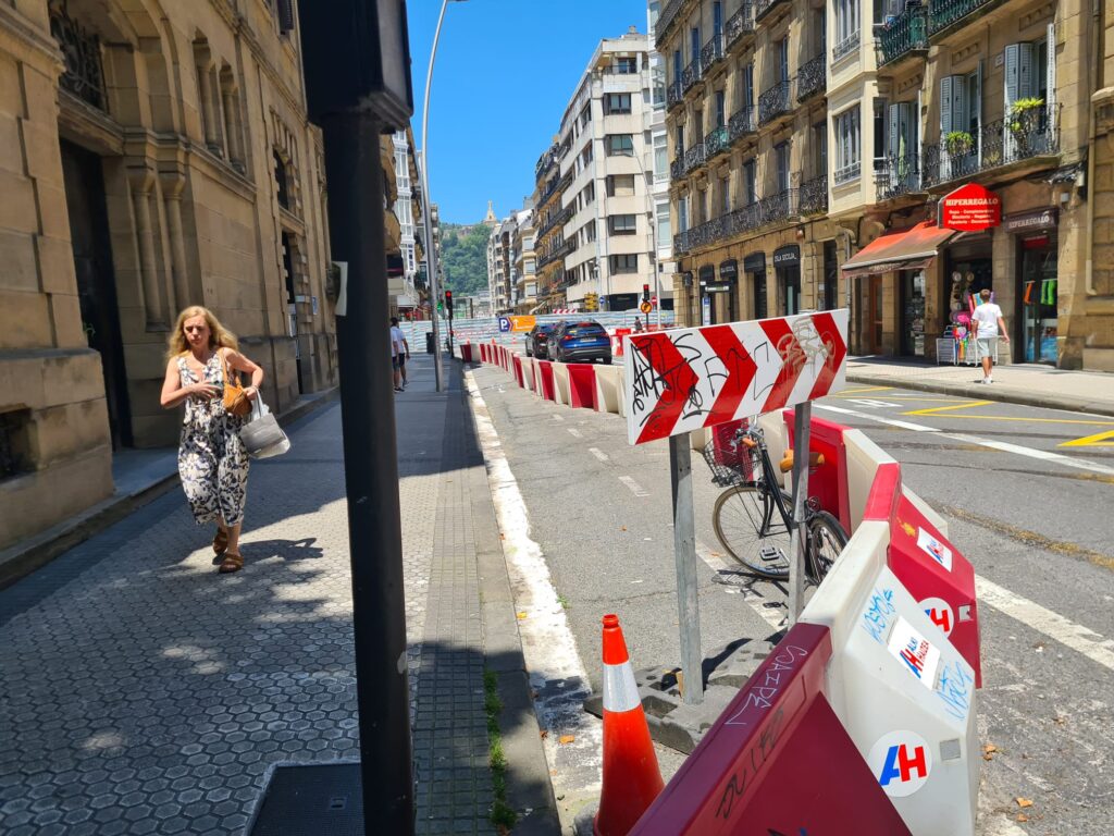 WhatsApp Image 2025 06 17 at 14.03.16 La calle Easo y su entorno se acercan a la normalidad tras siete años de obras