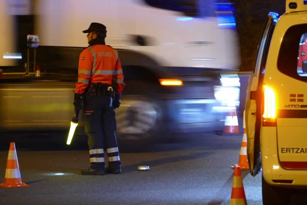 control nocturno transporte Tres detenidos en Hernani por transportar a 24 personas indocumentadas en furgonetas