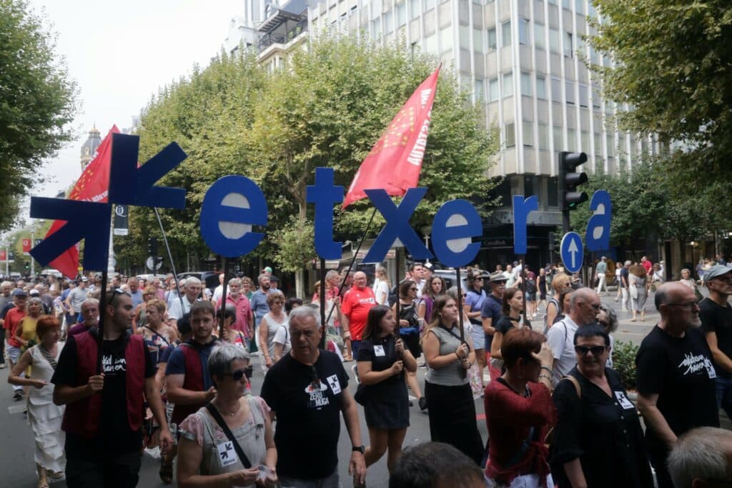 Etxera Una manifestación reivindica que los presos de ETA cumplan el final de sus penas "en casa"