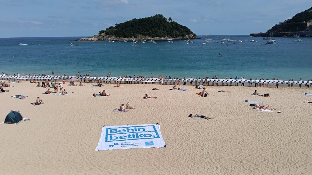 SAREplayas Etxerat y Sare piden en las playas vascas "avanzar a escenarios de convivencia"